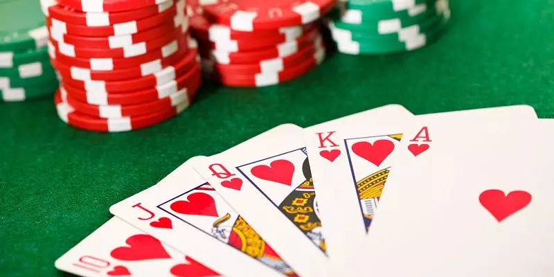 Poker là trò chơi cuốn hút với những phút đấu trí hồi hộp